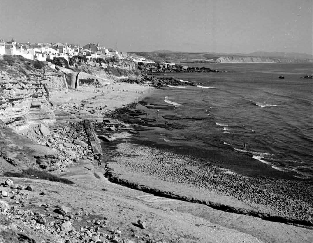 Praia do Algodio, Ericeira — casas antigas na arriba