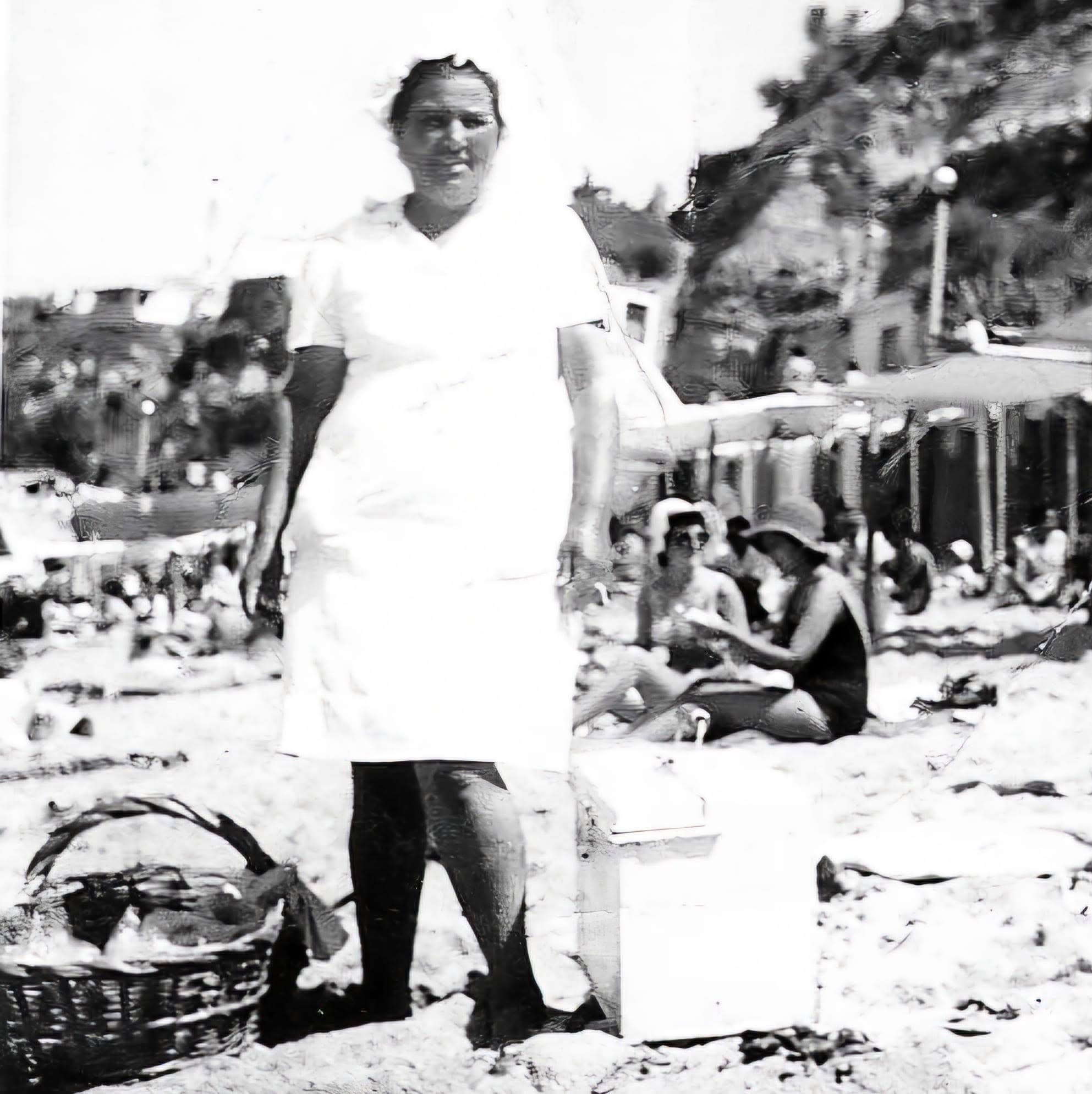Bernardina, vendedora de bolas de Berlim na praia, Ericeira