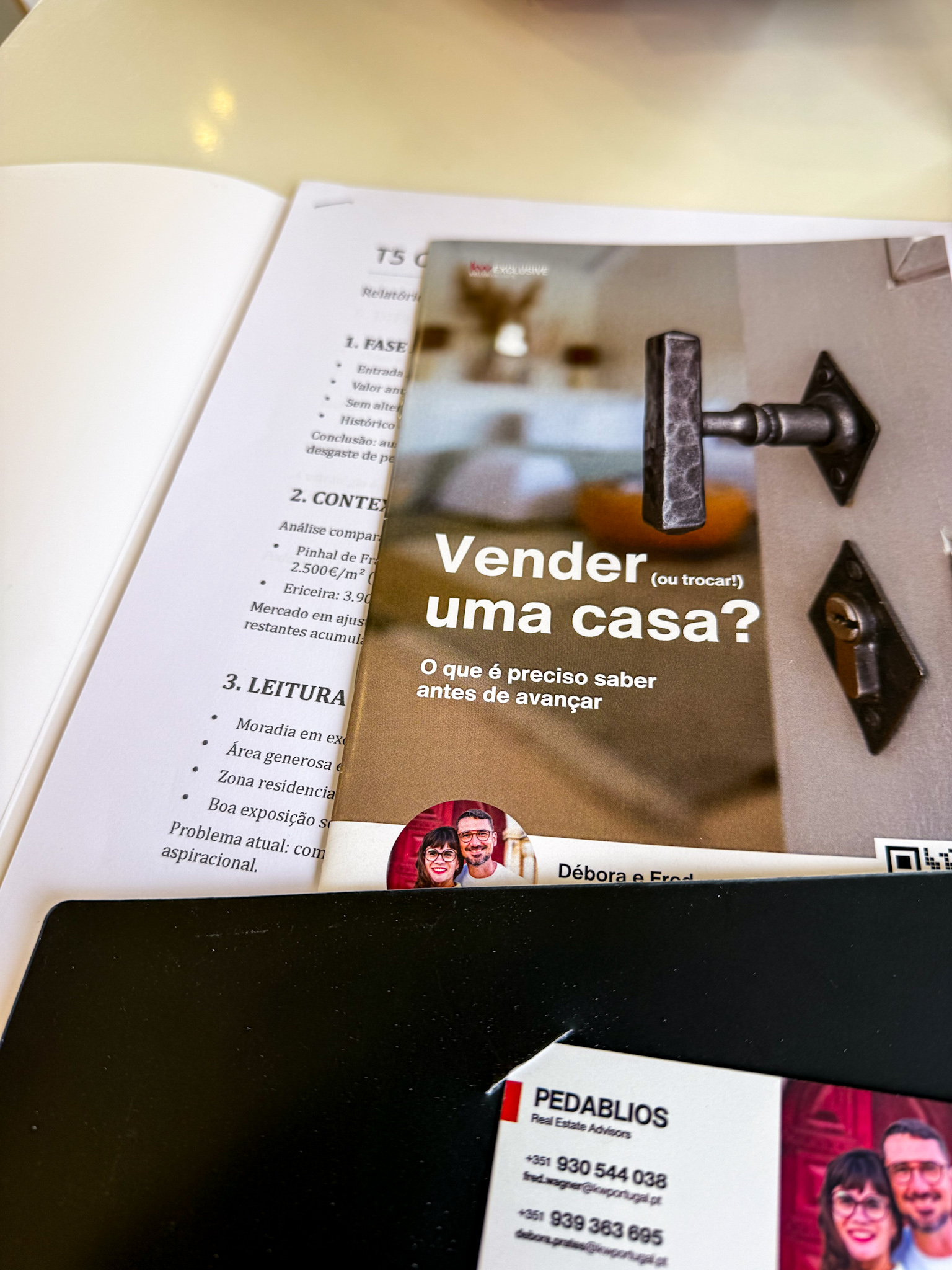 Relatório de estudo de mercado Pedablios com brochure Vender uma casa — análise comparativa de imóveis