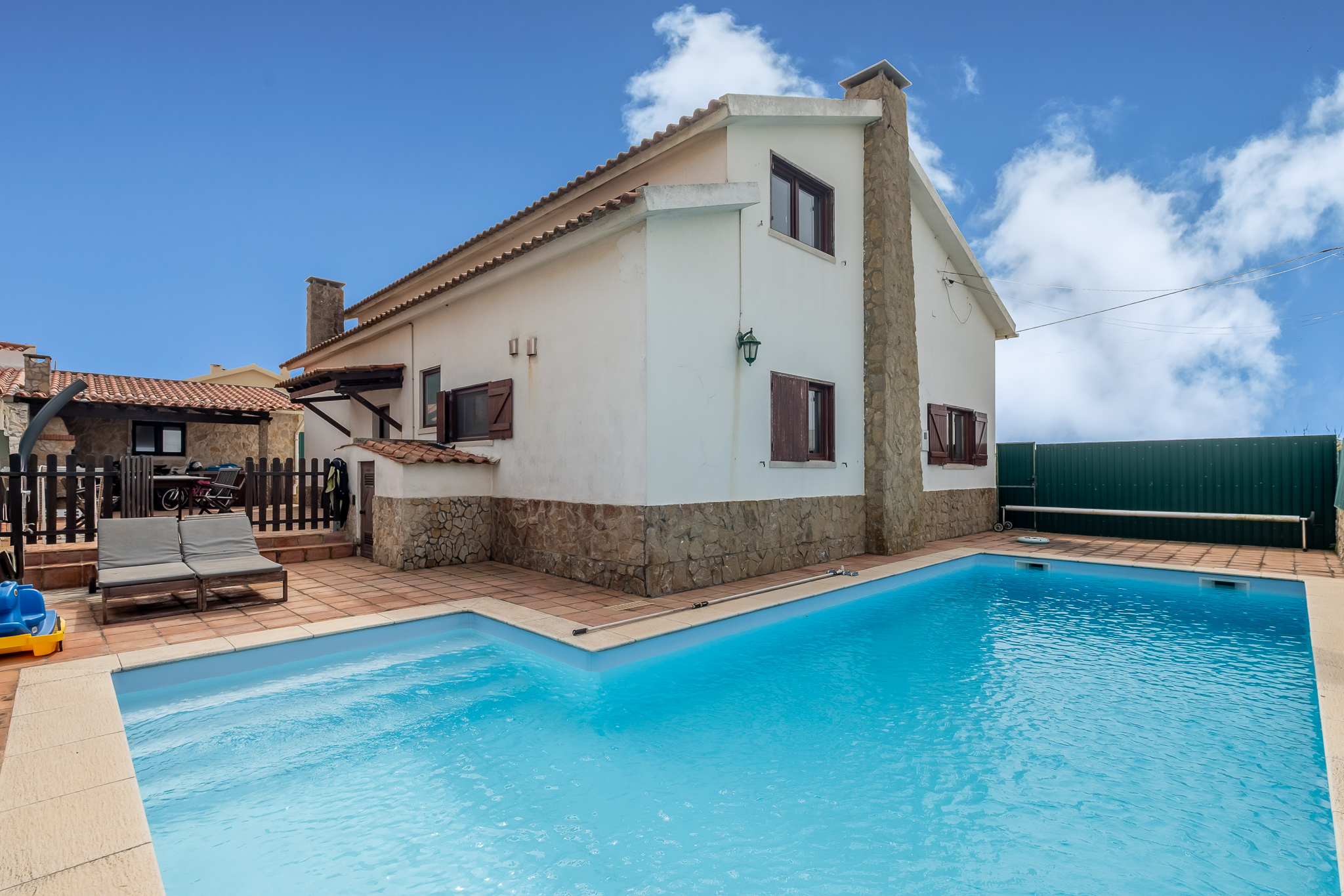 Exterior — piscina de água salgada
