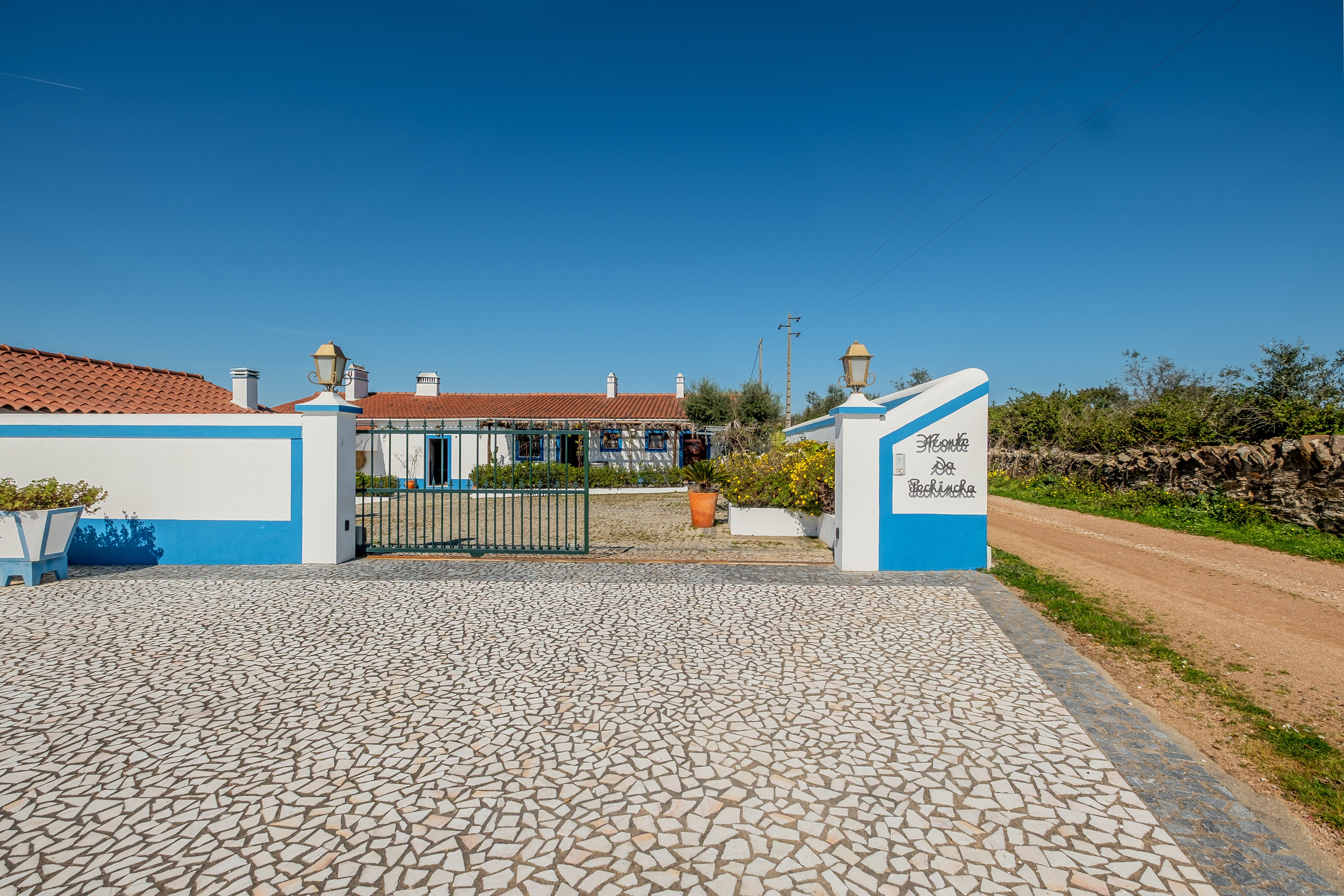 Portão de entrada do Monte da Pechincha