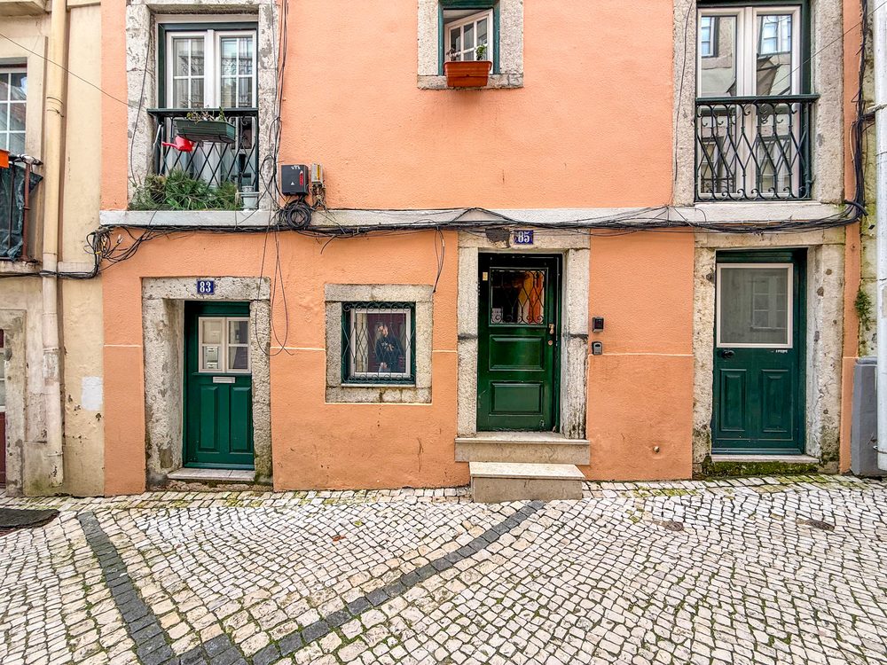 Fachada do edifício na Madragoa