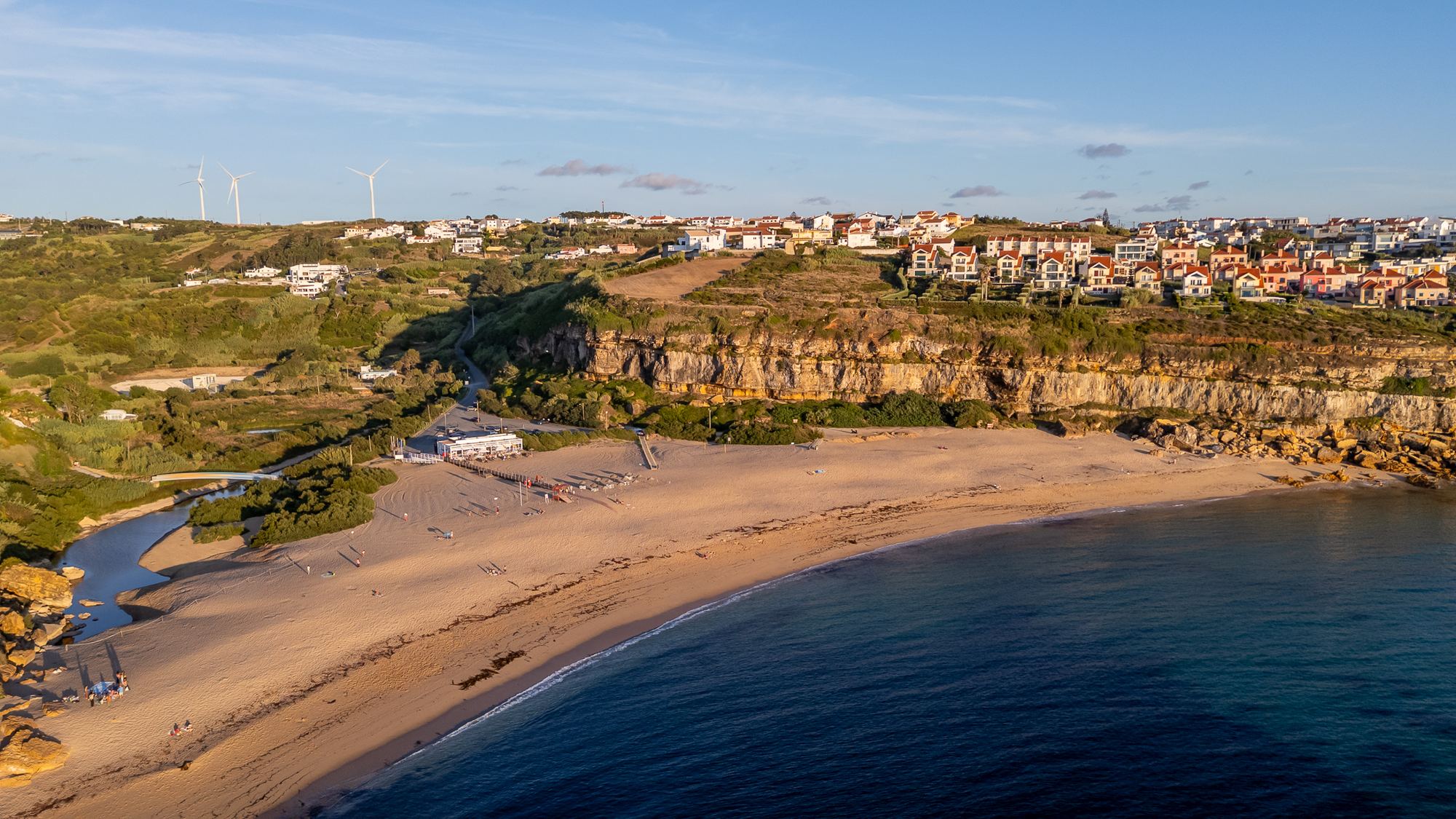 Vista aérea da Praia da Ribeira d'Ilhas