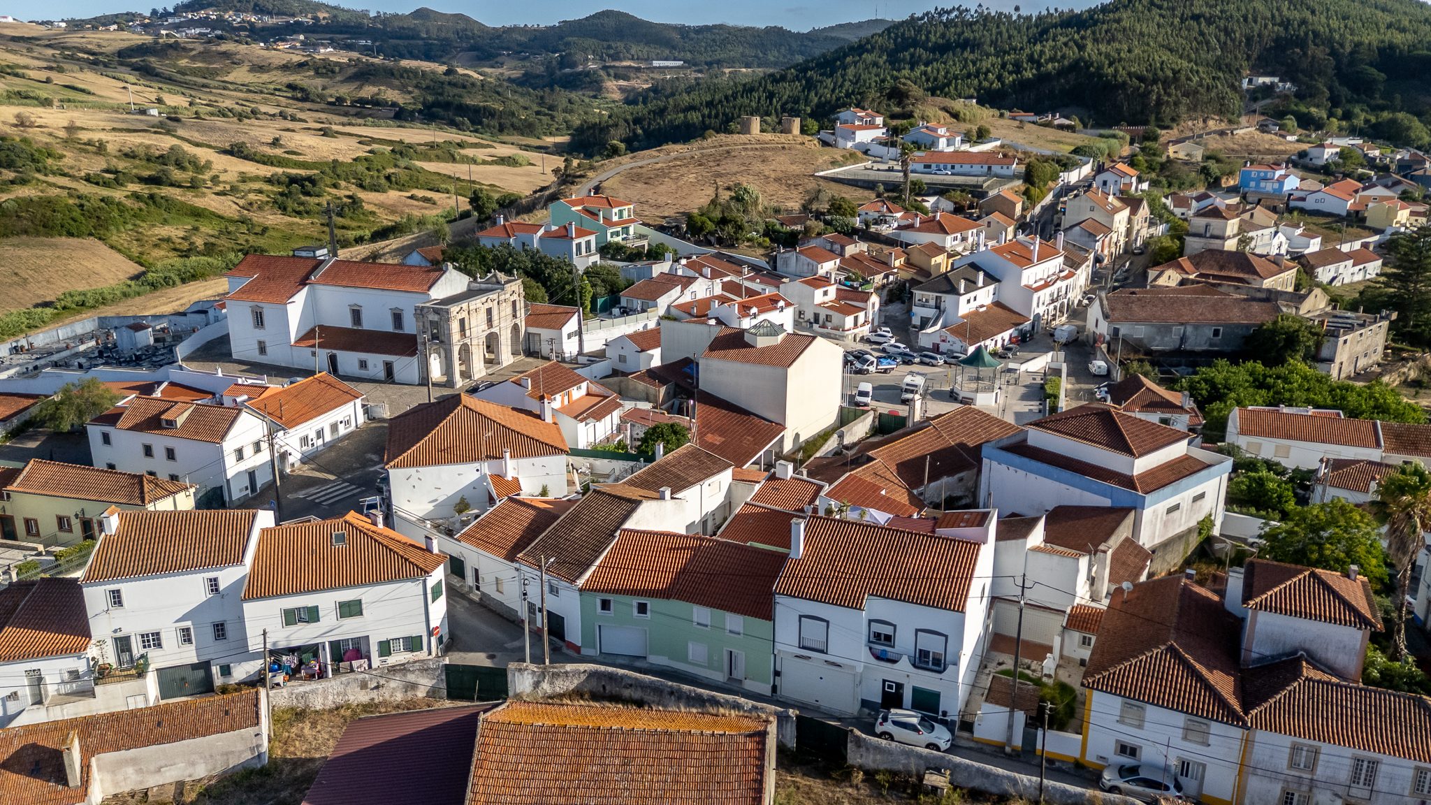 Telhados da aldeia de Vila Franca do Rosário vistos de cima