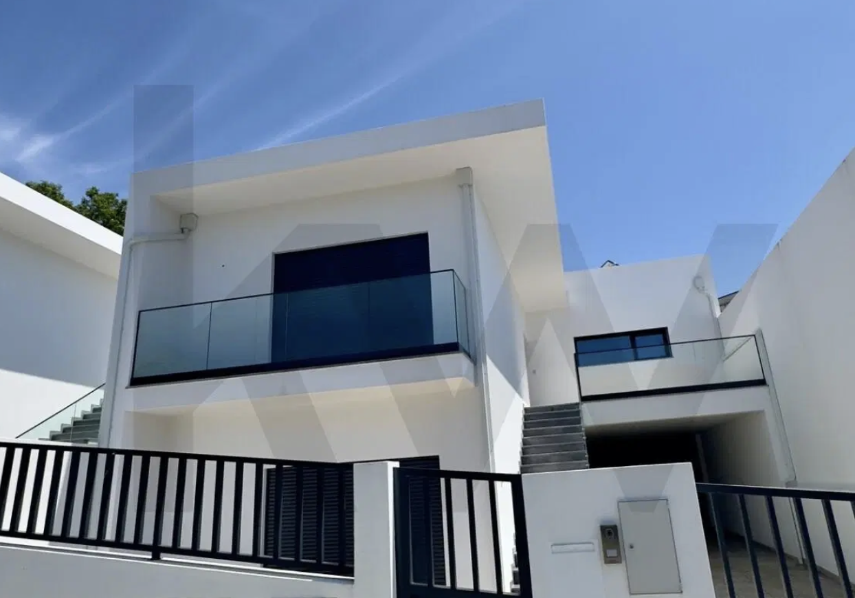 Moradia T3 Classe A+, Torres Vedras · centro — Pedablios