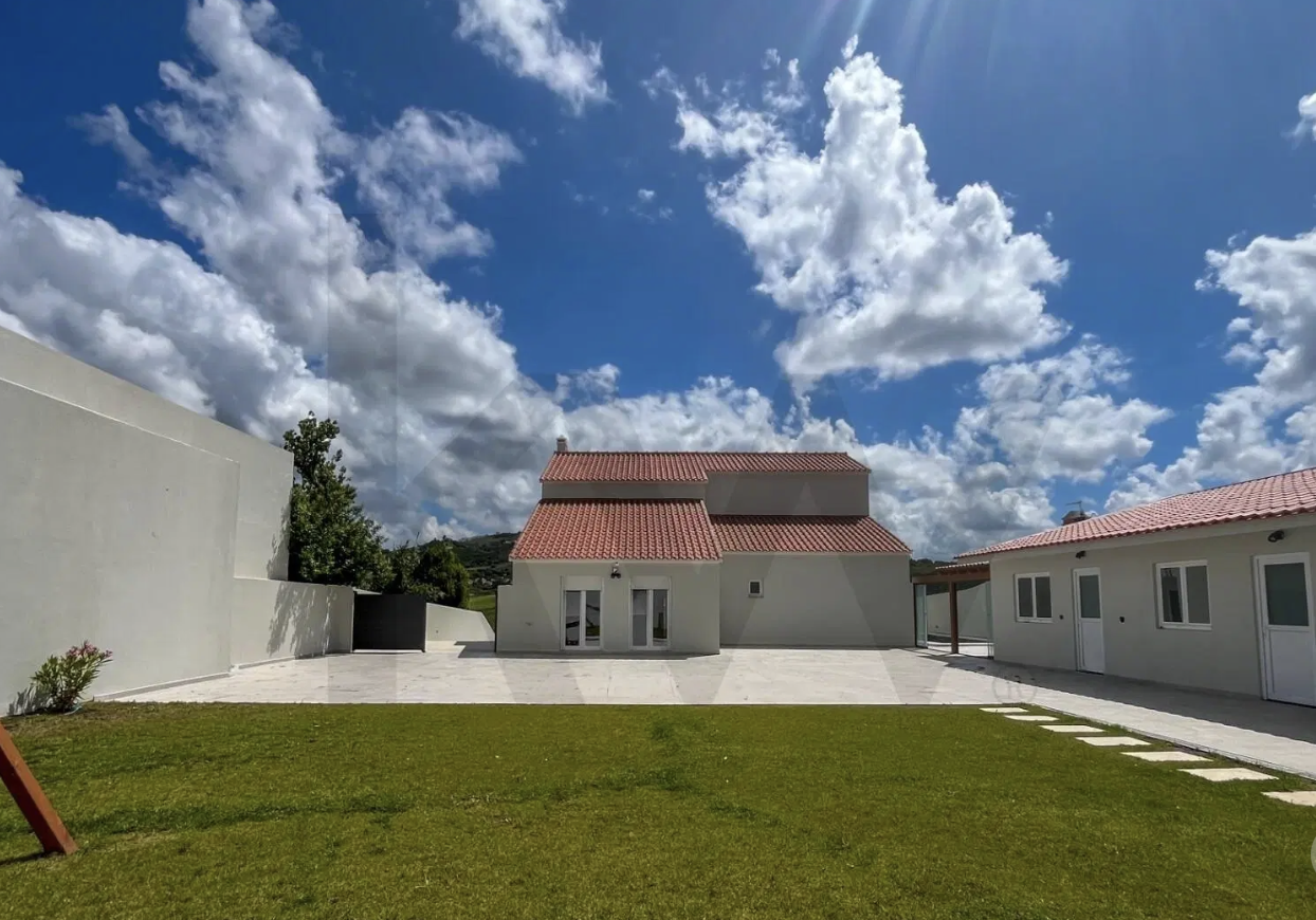 Moradia com piscina, terreno 1.094 m², Torres Vedras · Horta Nova — Pedablios